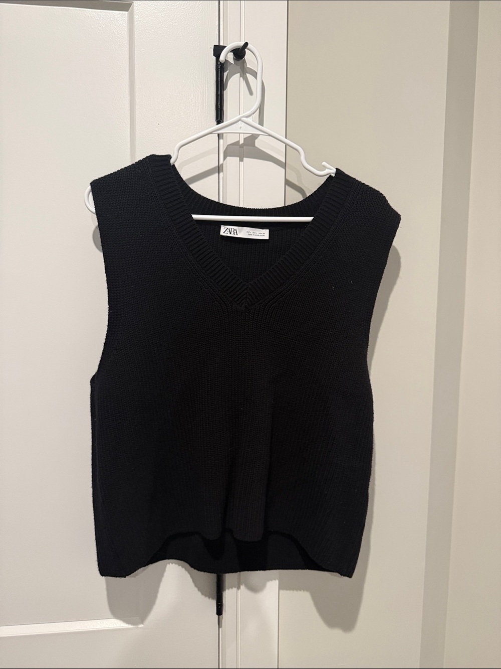 Zara Black Knit V-Neck Sweater Vest - Sleeveless Pullover